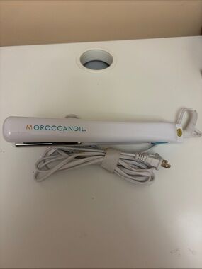 Moroccanoil Professional Series Titanium Ceramic Flat Iron in White